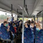 Gute Laune während der Busfahrt